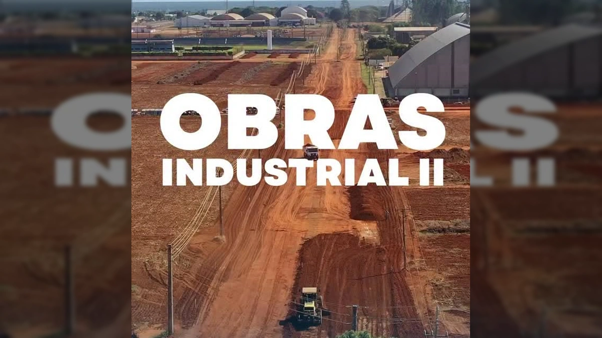 Máquinas e operários trabalhando na construção de nova infraestrutura asfáltica em Sapezal. Créditos: Prefeitura de Sapezal / Instagram.