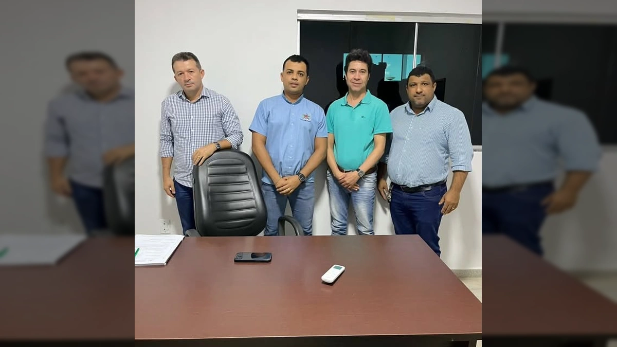 Vice-Prefeito Romário Pessoa e o novo médico Dr. Ricardo na UBS Nova Floresta em Porto Alegre do Norte. Créditos: Prefeitura de Porto Alegre do Norte / Instagram