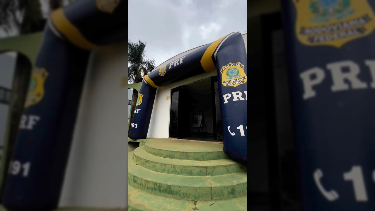 Crianças e policiais participando do 20º FETRAN em Campo Verde, uma iniciativa de educação no trânsito. Créditos: seculturacv via Instagram.