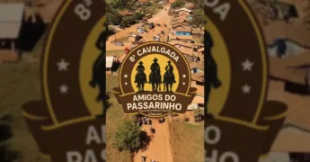 Imagem aérea da Cavalgada Amigos do Passarinho em Jauru, mostrando a movimentação e a paisagem rural. Crédito: Prefeito Passarinho / Instagram.