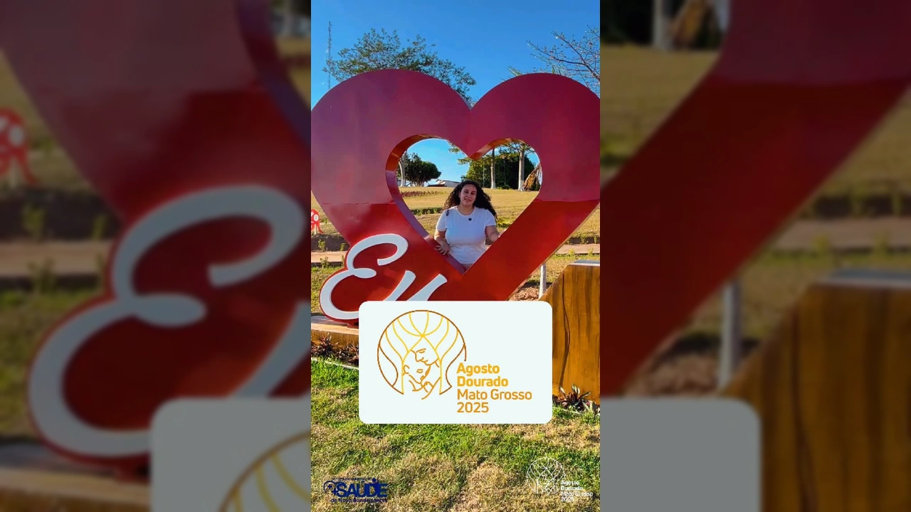 Mulher sorridente em parque, falando sobre a campanha Agosto Dourado 2025 da Secretaria Municipal de Saúde de Nova Bandeirantes, focando na amamentação.