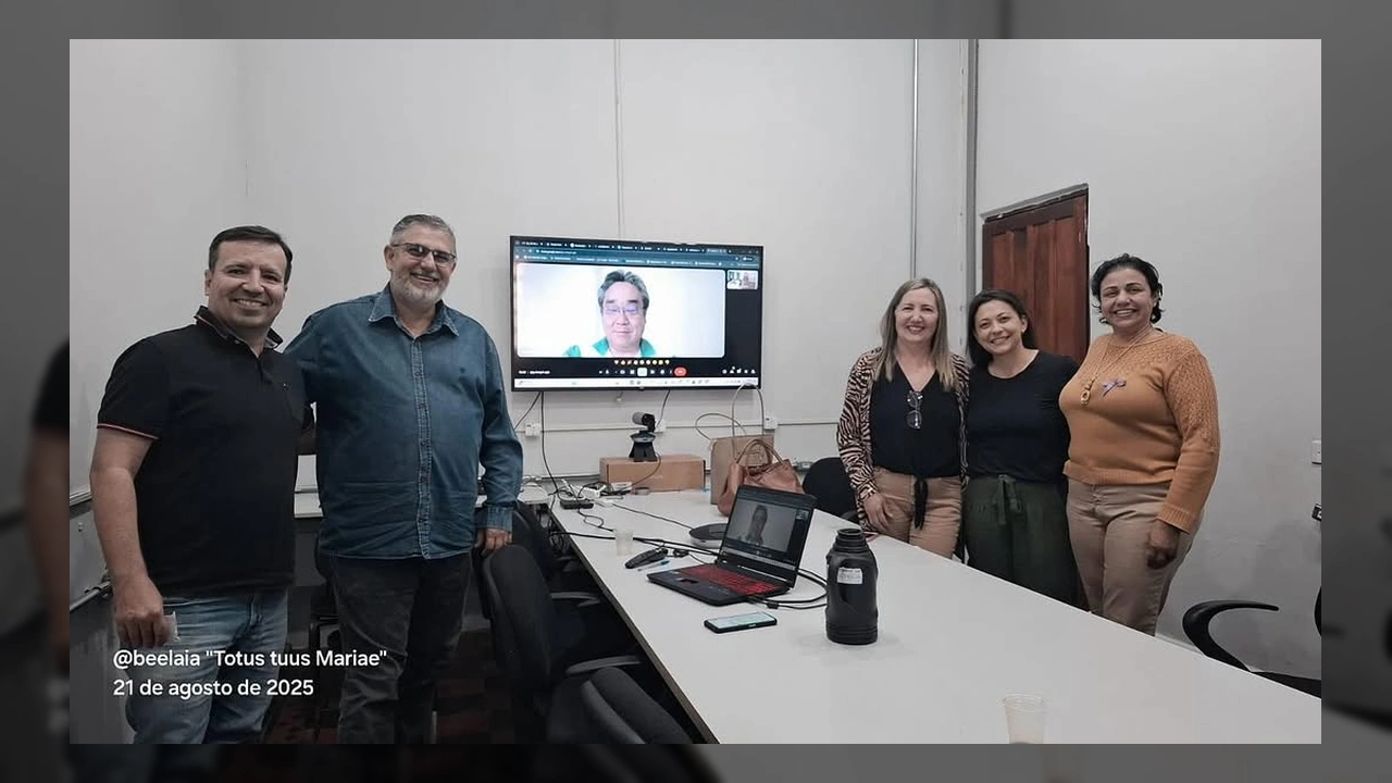 Representantes da Prefeitura de Alto Araguaia em videoconferência sobre o Prêmio Cidades Inovadoras. Créditos: Prefeitura de Alto Araguaia / Instagram.