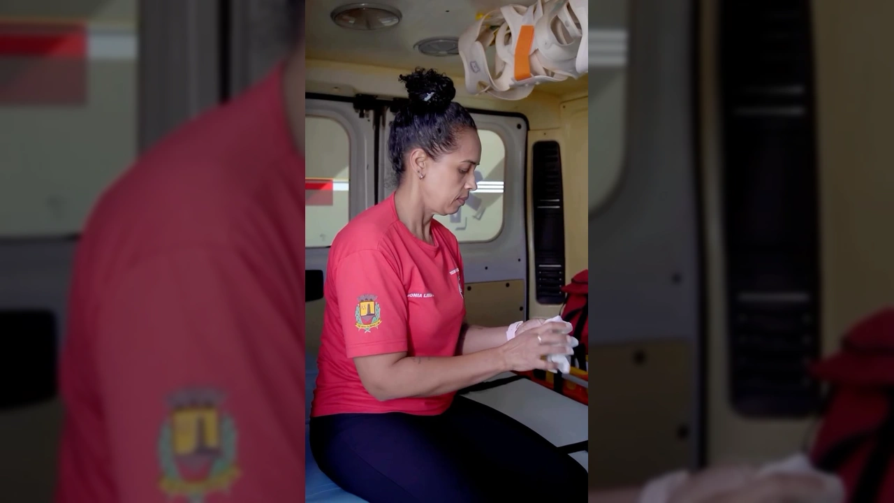 Ambulância branca da Secretaria de Saúde de Nova Olímpia pronta para atendimento. Créditos: saudenovaolimpia / Instagram