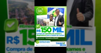 Homem de jaleco branco ao lado de um equipamento de laboratório azul e branco, mostrando a tela sensível ao toque. Créditos: Secretaria Municipal de Saúde de Luciara / Instagram