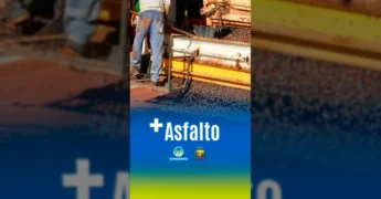 Imagens da obra de asfaltamento da Rua Júlio Campos em Peixoto de Azevedo, com trabalhadores e equipamentos / Instagram: prefeituradepeixotodeazevedo