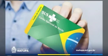 Cartão SUS sendo segurado por uma mão, com o logo do Sistema Único de Saúde, para ilustrar a atualização necessária, com créditos à Prefeitura Municipal de Matupá / Instagram.