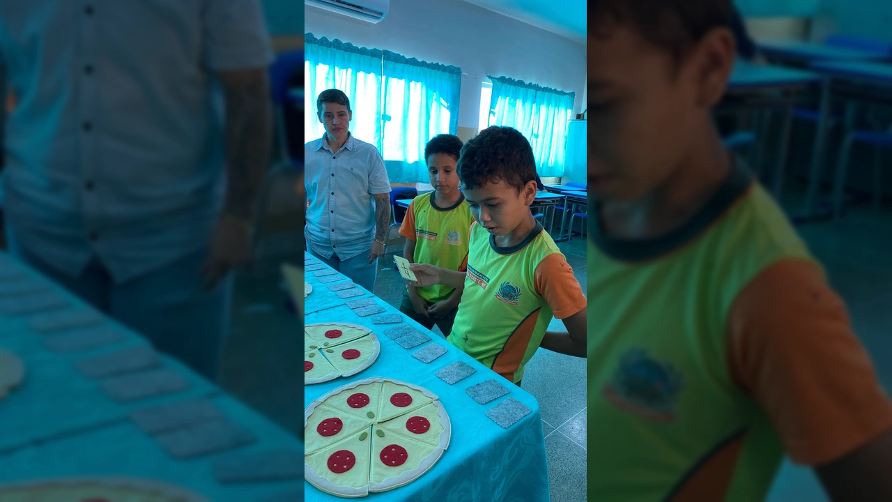 Alunos e professores em aula de frações com pizza. Créditos: equilibrio.psicoterapia no Instagram.