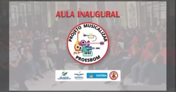 Imagem da aula inaugural do Projeto Musicalizar em São José dos Quatro Marcos com alunos e autoridades. Créditos: Prefeitura de São José dos Quatro Marcos / Instagram.