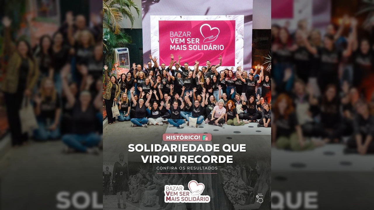 Vista geral do Bazar Vem Ser Mais Solidário no Palácio Paiaguás com pessoas e roupas. Créditos: Virginia Mendes / Instagram.