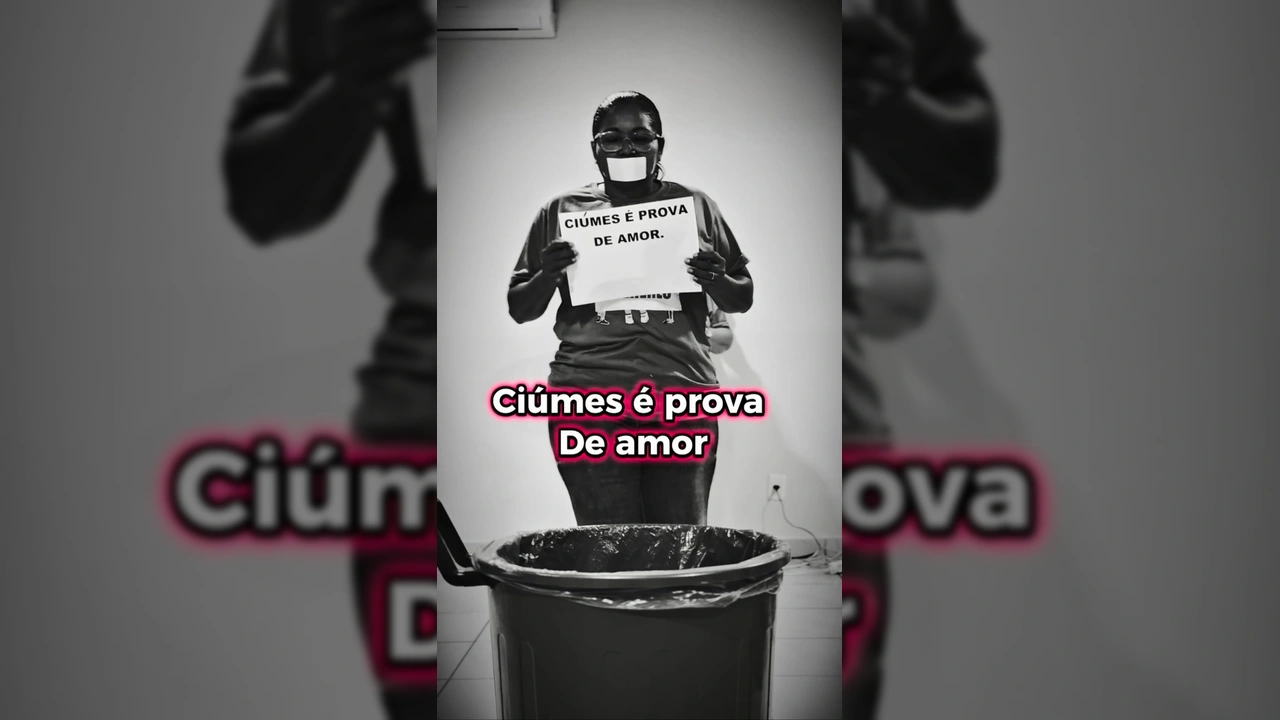 Grupo de mulheres do CRAS de Nossa Senhora do Livramento participando da campanha Agosto Lilás, promovendo o fim da violência contra a mulher. / Instagram smaslivramento.