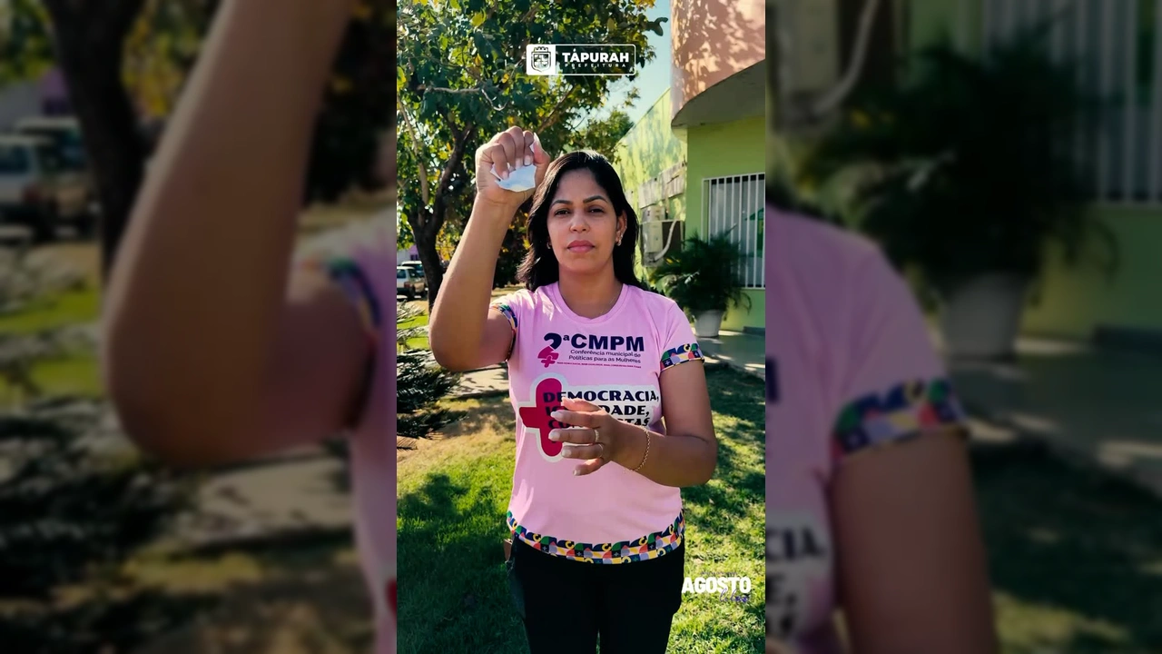 Mulheres rasgando cartazes com frases de violência doméstica, parte da campanha Agosto Lilás da Prefeitura de Tapurah / Instagram: @prefeituratapurah