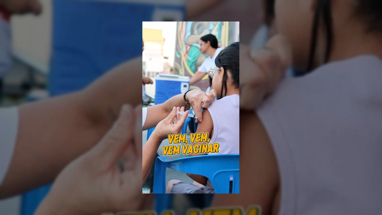 Campanha de vacinação infantil com mascotes e Carreta TopMix em Poxoréu, MT. Crédito: Secretaria de Saúde de Poxoréu.