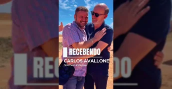 Deputado Carlos Avallone sendo recebido por populares em Nova Bandeirantes, em vídeo da prefeitura_novabandeirantes.