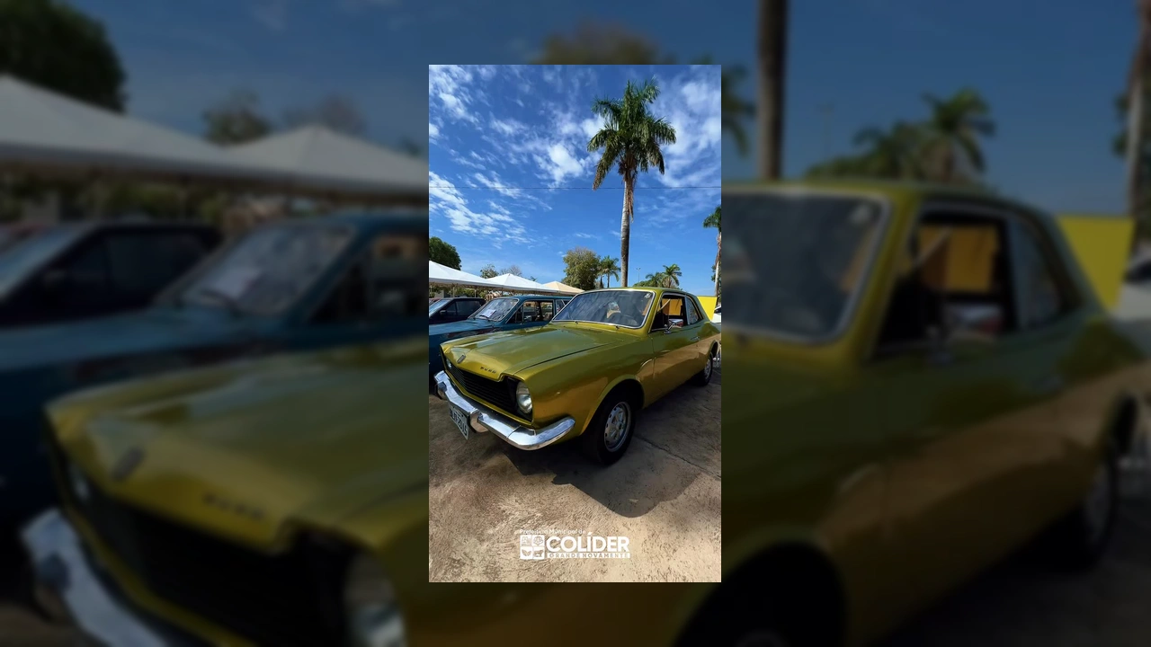 Foto de carros antigos em exposição na Praça Central de Colíder, Mato Grosso, durante o 3º Encontro de Veículos Antigos / Instagram Prefeitura de Colíder