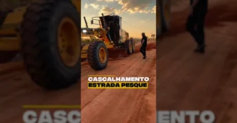 Motoniveladora Komatsu GD 655 trabalhando na Estrada Pesque em Nova Bandeirantes, Mato Grosso. Créditos: Prefeitura de Nova Bandeirantes / Instagram