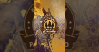 Cavalgada Amigos do Passarinho em Jauru, Mato Grosso, com participantes a cavalo. Crédito: @prefeitopassarinho / Instagram
