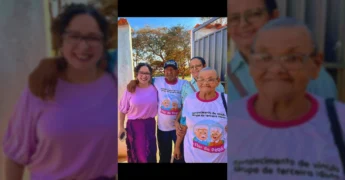 Grupo da terceira idade celebrando o Dia dos Pais e desfrutando da nova piscina em Luciara, cortesia de prefeituradeluciara / Instagram