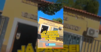 Imagens do Centro de Comercialização de Produtos de Livramento, também conhecido como Casa da Cultura, em Nossa Senhora do Livramento, Mato Grosso, exibindo a fachada e diversas prateleiras com doces, biscoitos e chips de banana. Créditos: Prefeitura de Livramento / Instagram