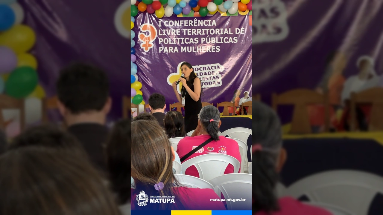 Mulheres reunidas em conferência para discutir políticas públicas. Créditos: Prefeitura Municipal de Matupá / Instagram.