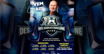 Cartaz de divulgação da Copa Mato Grosso Des: Carlos Avallone 2025 em Nova Bandeirantes, com imagem de jogador e premiações. Créditos: Prefeitura de Nova Bandeirantes / Instagram.