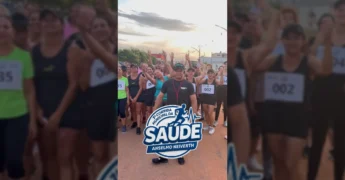 Pessoas correndo em Nova Bandeirantes na 1ª Corrida da Saúde. Créditos: Prefeitura de Nova Bandeirantes / Instagram.