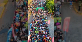 Atletas correndo durante a Corrida de Inverno em Lucas do Rio Verde, com muitos participantes e cenário urbano ao fundo. Crédito: Secretaria de Esporte e Lazer de Lucas do Rio Verde / Instagram @vivalucasesportelazer
