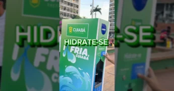Imagem de um homem se hidratando em Cuiabá, destacando as dicas da Prefeitura contra o calor / Instagram