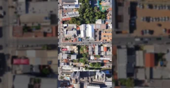 Imagens da Rua Thogo Pereira em Cuiabá, mostrando o tráfego de veículos e a área a ser interditada para obras de saneamento. Créditos: Prefeitura de Cuiabá / Instagram.