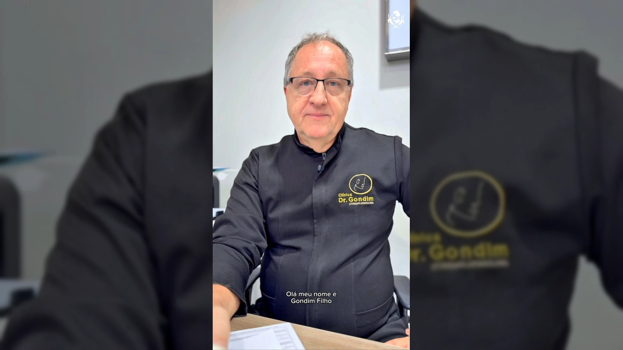 Médico otorrinolaringologista Dr. Gondim Filho atendendo pacientes em Vera, Mato Grosso, por iniciativa da prefeitura. Crédito: Prefeitura Municipal de Vera / Instagram.