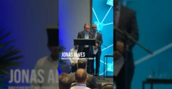 Conferência do Encontro Sebrae de Prefeitos em Mato Grosso com líderes municipais e palestrantes do Sebrae Mato Grosso.