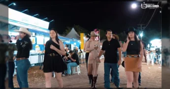 Imagens do parque de diversões, rodeio e show de Clayton e Romário na ExpoCarmem 2025 em Santa Carmem. Créditos: Prefeitura de Santa Carmem / Instagram.