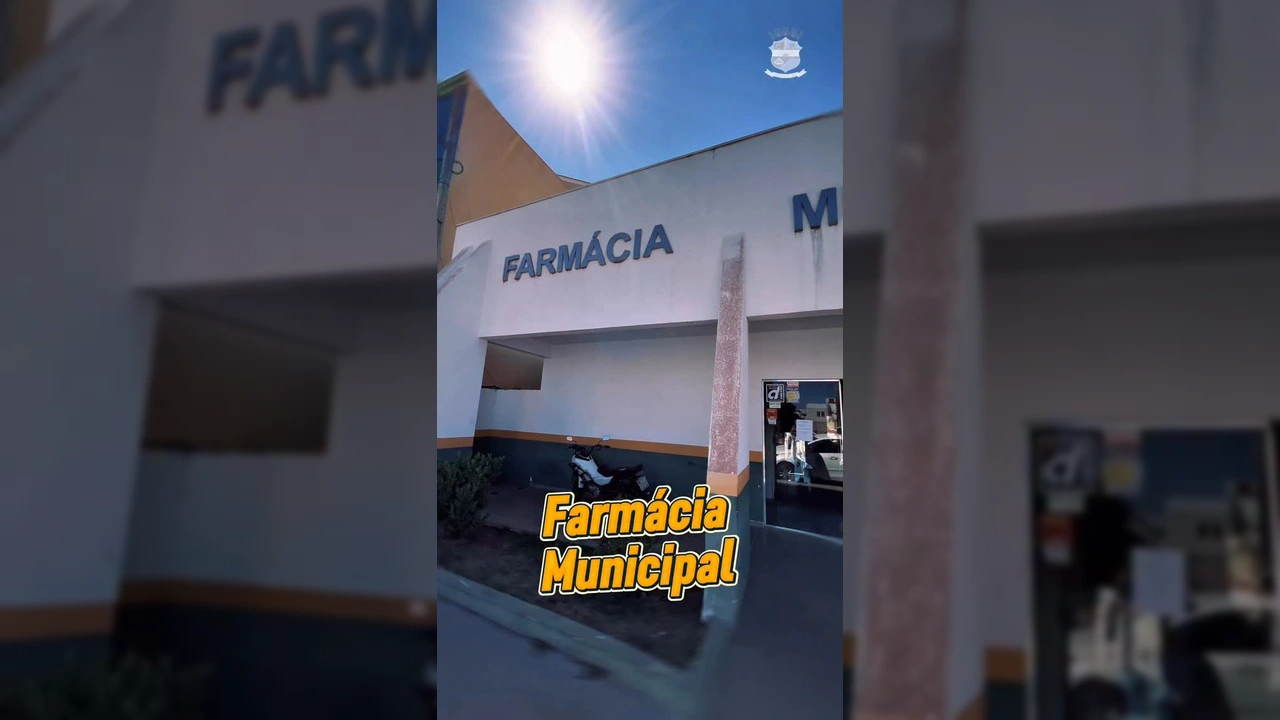Fachada da Farmácia Municipal de Primavera do Leste com medicamentos internos, por Prefeitura Primavera do Leste / Instagram