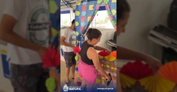 Vista externa da Feira Municipal Osvaldo Turcatto em Matupá, com decoração para festa agostina. Crédito: Prefeitura Municipal de Matupá / Instagram