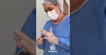 Imagem do vídeo da Prefeitura de Feliz Natal sobre saúde e o Projeto Sorriso Feliz, com Dr. Emanuel Costa e Cristina Rosa.