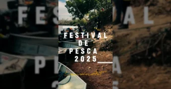 Imagem de diversas embarcações e pescadores no Festival de Pesca 2025 em Comodoro, Mato Grosso, no Rio Guaporé, com créditos à Prefeitura de Comodoro