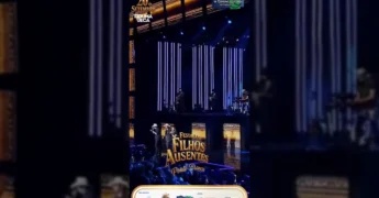 Fiduma & Jeca se apresentando em palco iluminado na Festa dos Filhos Ausentes em Ponte Branca. Créditos: Ponte Branca - MT / Instagram