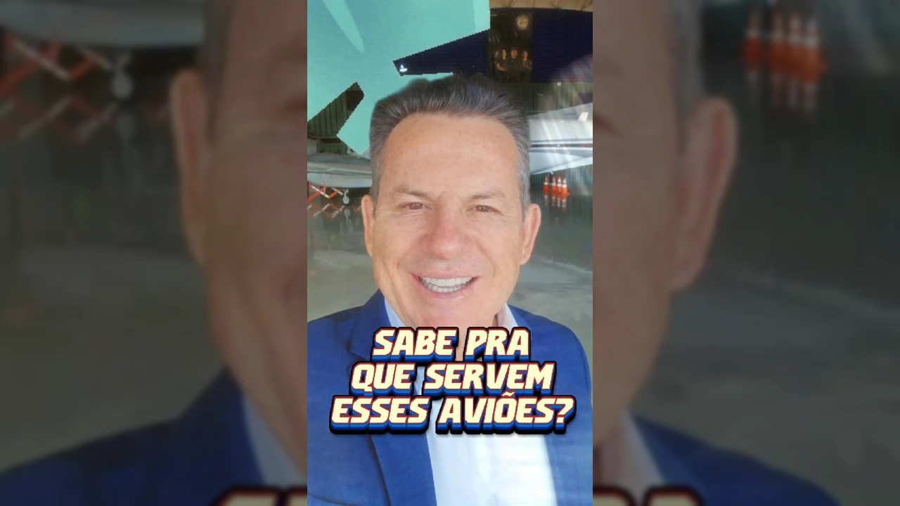 Governador Mauro Mendes em frente a aeronaves da Ciopaer, falando sobre o uso dos aviões e helicópteros para salvar vidas e operações de segurança no estado de Mato Grosso. Imagem de helicópteros e jatos da Ciopaer.