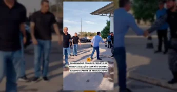 Governador Mauro Mendes observando a produção de peças de concreto por reeducandos na Penitenciária Central de Cuiabá. Créditos: Mauro Mendes / Instagram.