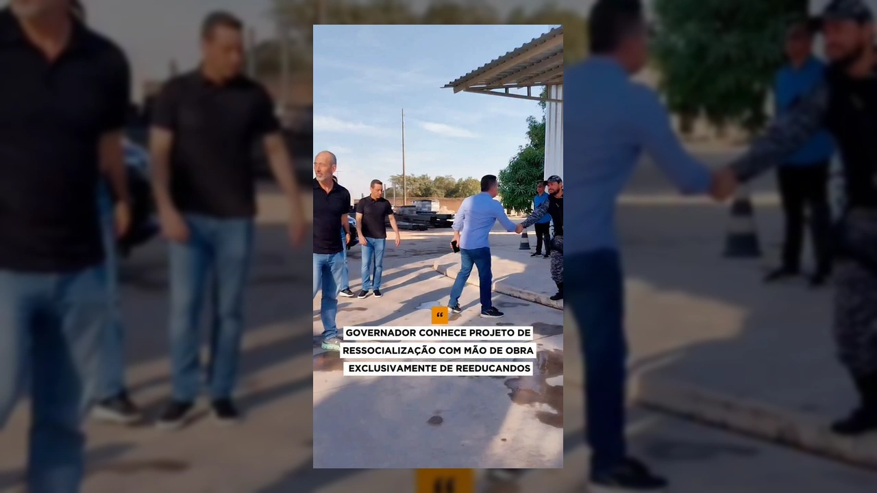 Governador Mauro Mendes observando a produção de peças de concreto por reeducandos na Penitenciária Central de Cuiabá. Créditos: Mauro Mendes / Instagram.