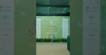 Visão geral do palco e público no Green Summit Mato Grosso, destacando o foco em inovação e sustentabilidade em Lucas do Rio Verde. Crédito: prefeituradelucasdorioverde no Instagram.