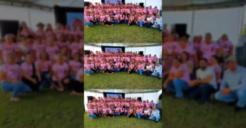 Foto de mulheres rurais com camisetas rosas em evento da Seaf/MT em Cotriguaçu, Mato Grosso. Créditos: seafmt