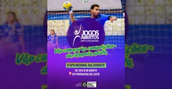 Imagem de jogador de handebol em Primavera do Leste nos Jogos Abertos Mato-grossenses, com a logo do evento. Crédito: @secelmt