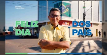 Imagem de um pai servidor público de São José do Rio Claro, com óculos e camisa azul, dando joinha. Créditos: Prefeitura de São José do Rio Claro / Instagram.