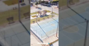 Prefeito Passarinho convidando para a inauguração da Praça João Rossi em Jauru, com vista aérea da nova praça. Créditos: Instagram Prefeito Passarinho.
