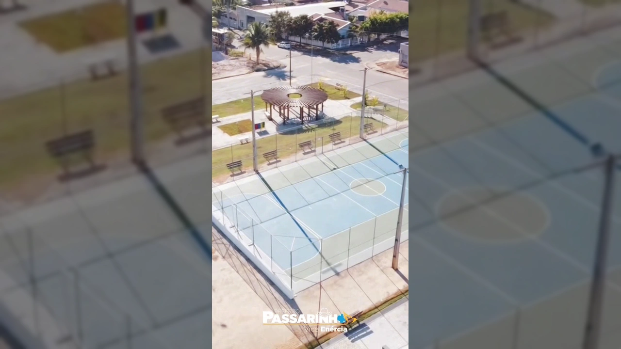 Prefeito Passarinho convidando para a inauguração da Praça João Rossi em Jauru, com vista aérea da nova praça. Créditos: Instagram Prefeito Passarinho.