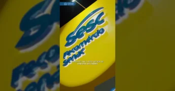 Cerimônia de inauguração da unidade integrada Sesc e Senac em Lucas do Rio Verde, com autoridades e público / Instagram @prefeituradelucasdorioverde