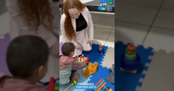 Profissionais de saúde realizando consultas e exames em Jaciara, incluindo cirurgias eletivas em hospital municipal. Créditos: Prefeitura de Jaciara
