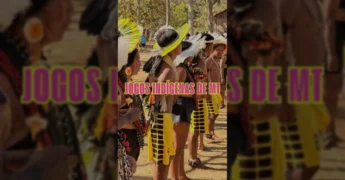 Imagens de indígenas com pinturas corporais e adereços tradicionais, participando de competições e celebrações, créditos a secelmt no Instagram