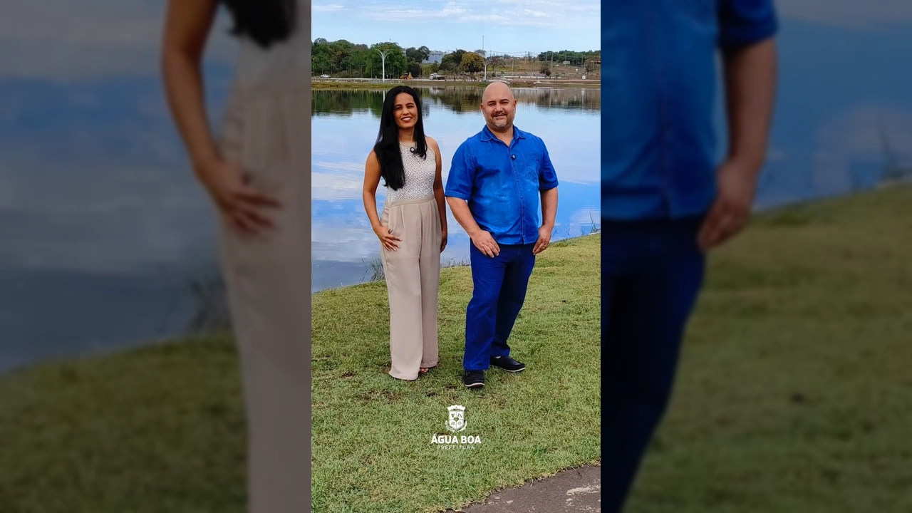 Jornalistas Cristiane Cândido e Tener Baumgardt da Prefeitura de Água Boa-MT apresentando as notícias da semana em diferentes locais da cidade. Imagem de Prefeitura de Água Boa-MT via Instagram.