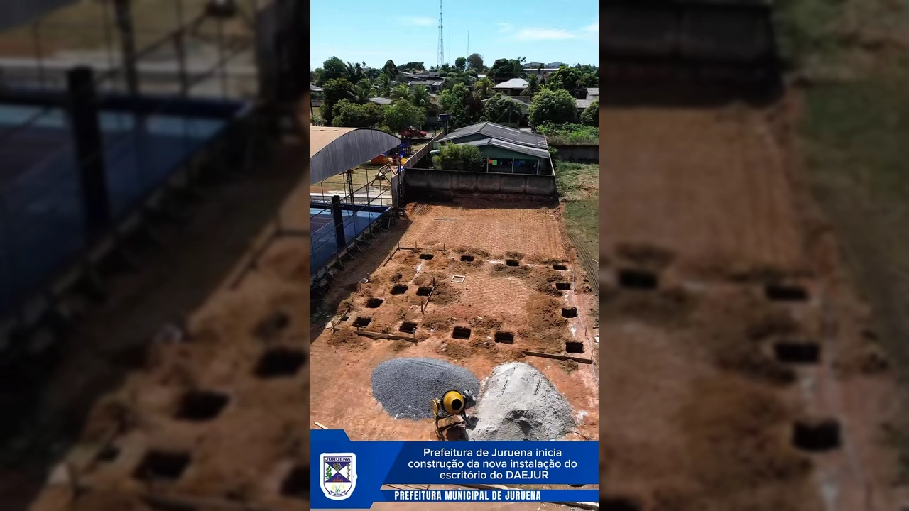 Imagem aérea da obra de construção do novo escritório do DAEJUR em Juruena, com terreno preparado e fundações visíveis. Créditos: Prefeitura de Juruena / Instagram.